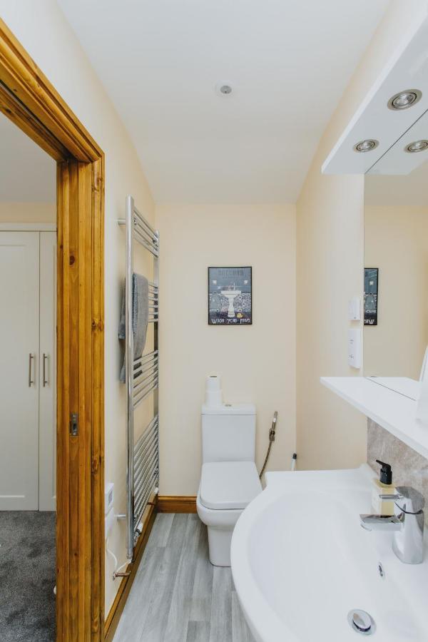 Spacious 2Nd Floor Apartment - King Size Bed & Free Parking Nottingham Zewnętrze zdjęcie